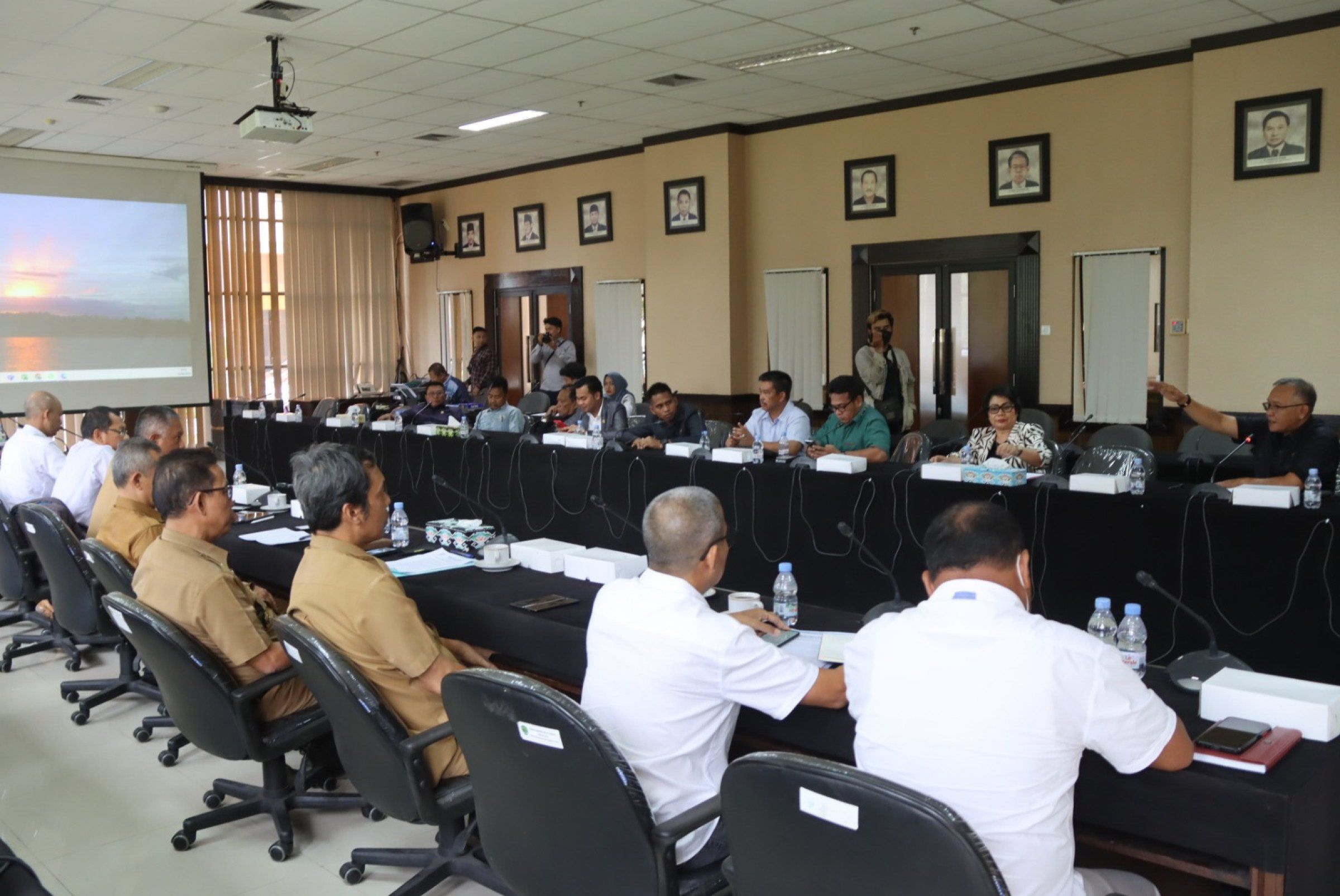 Tindaklanjuti Sidak Kerusakan Jalan Sanga Sanga-Dondang, DPRD Kaltim Lakukan RDP (Foto: Humas DPRD Kaltim)