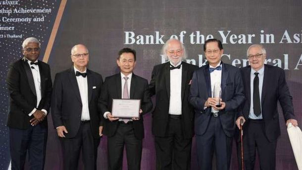 BCA dan Presdir Jahja Setiaatmadja Raih Penghargaan di Asian Banker Leadership 