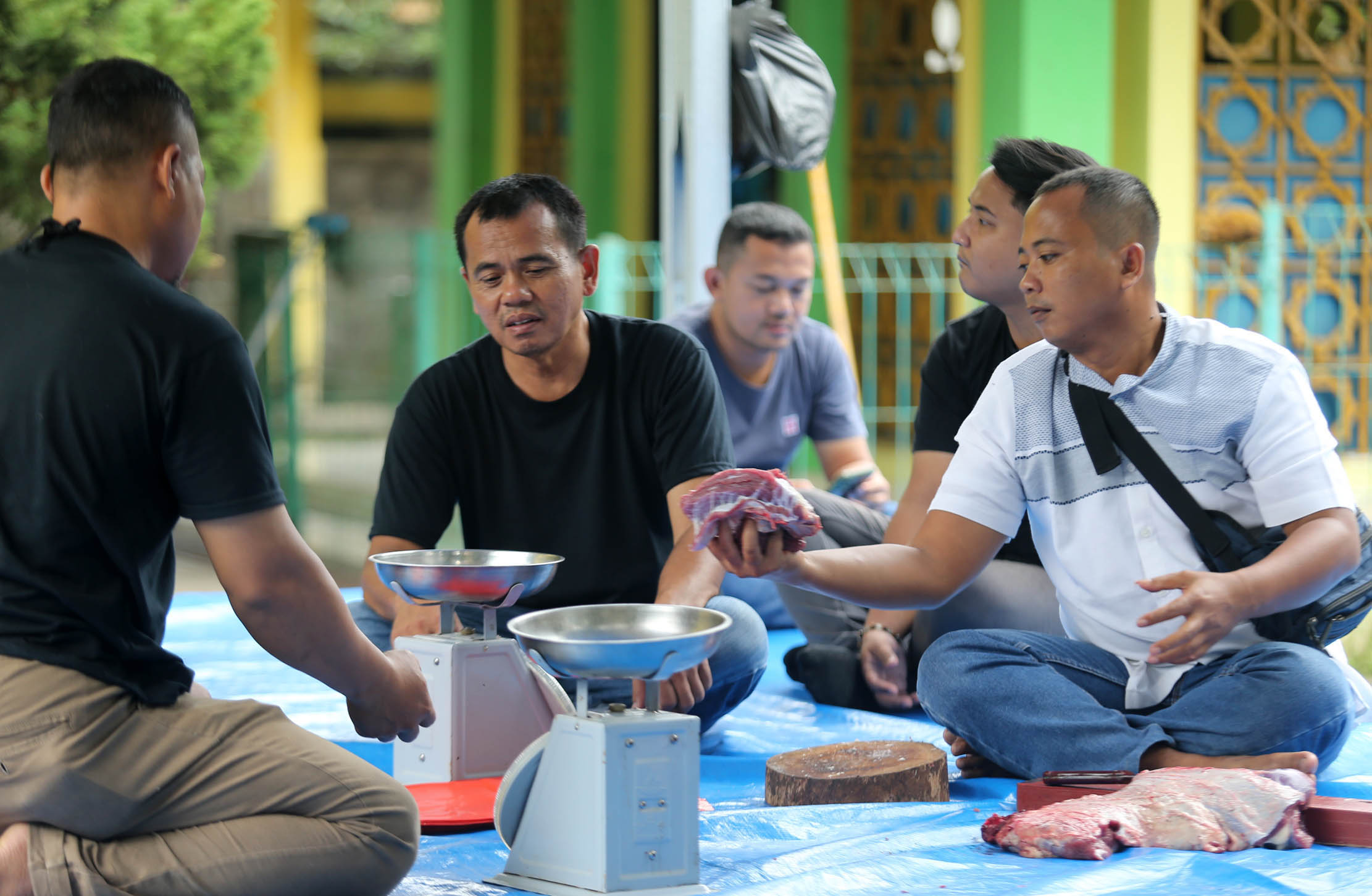 Pelaksanaan penyembelihan dan pembagian hewan kurban oleh Yayasan Limaruma di SDN 10 Pagi Ragunan Jakarta Selatan, 1 Juli 2023. Foto : Dok Yayasan Limaruma