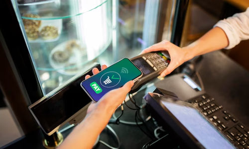 Mengapa E-Wallet Populer di Kalangan Milenial dan Generasi Z?