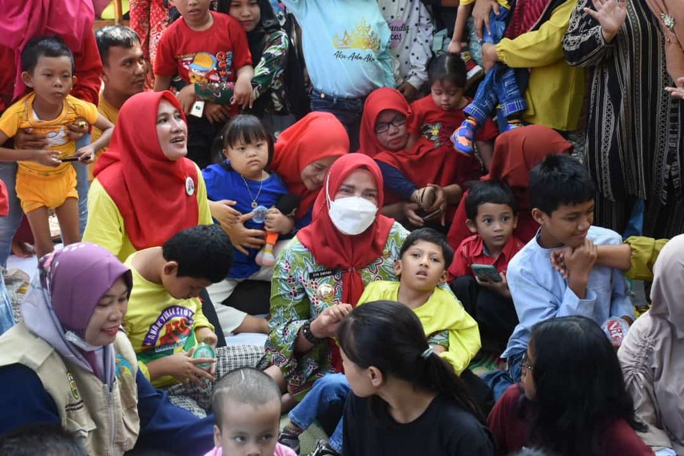 Dalam rangka memperingati hari Anak Nasional  pada 23 Juli mendatang, Pemerintah Kota Bandarlampung berikan bantuan kepada anak-anak berkebutuhan khusus yang tergabung dalam Komunitas Anak Taman Surga dan persatuan orang tua anak dengan down syndrome.