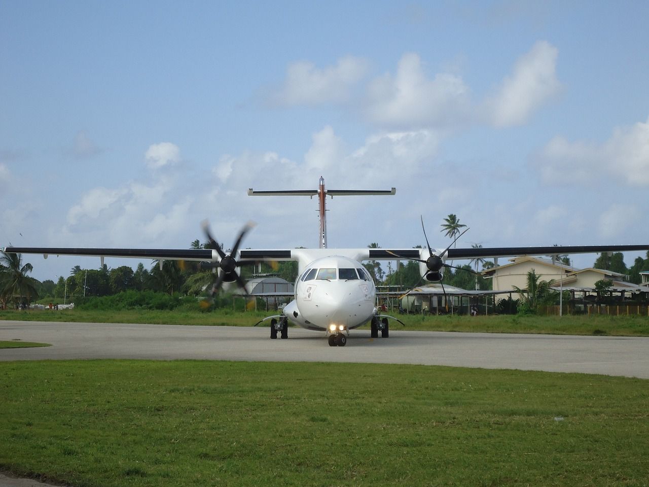 Pesawat di Tuvalu