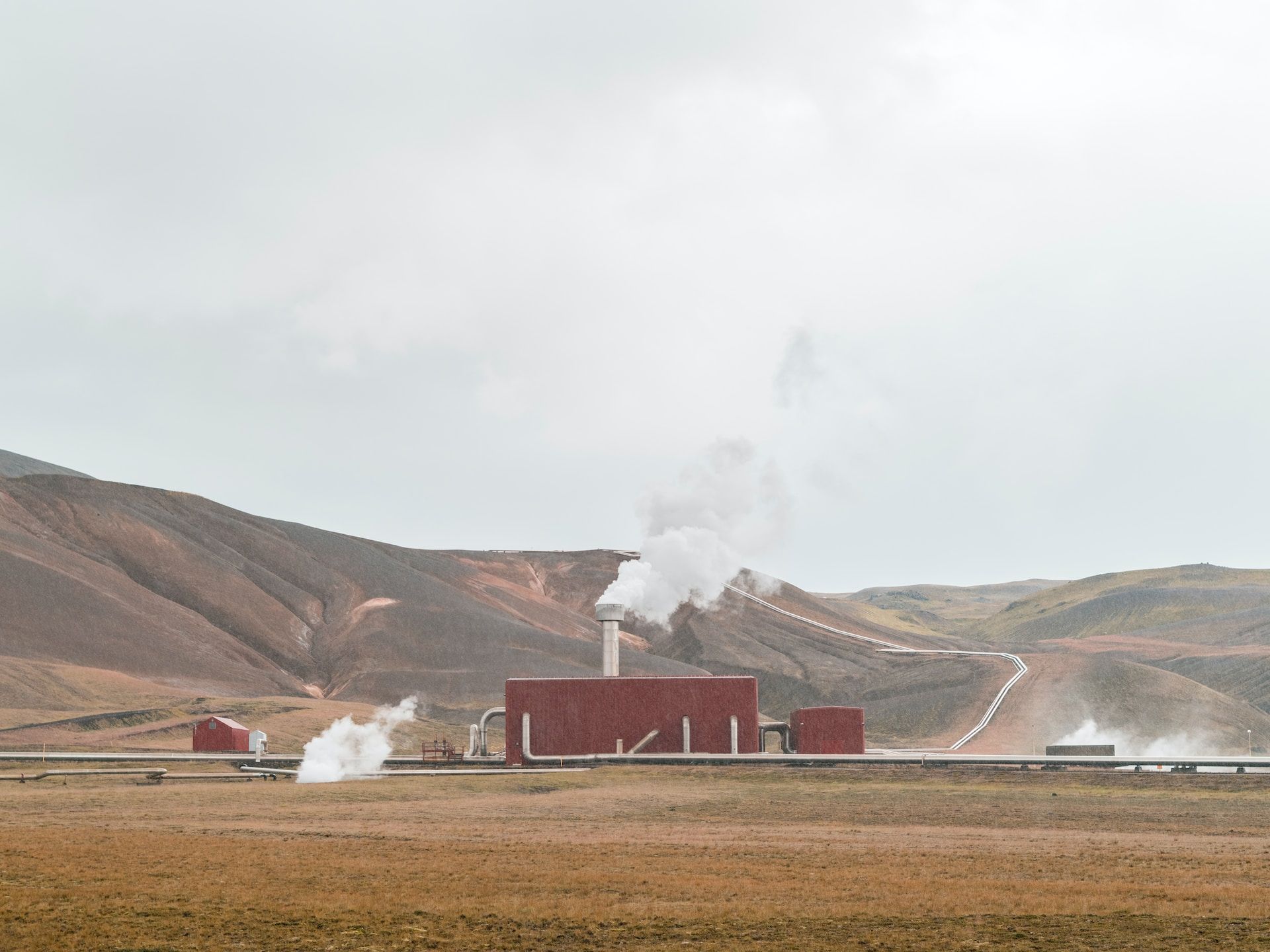 Tempat produksi panas bumi yang berada di Islandia