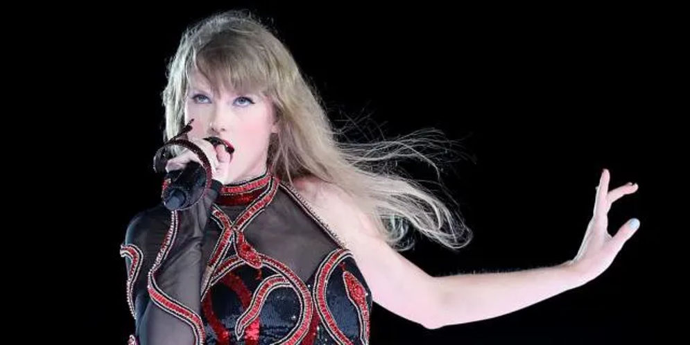 The Eras Tour adalah konser tur milik superstar Taylor Swift.