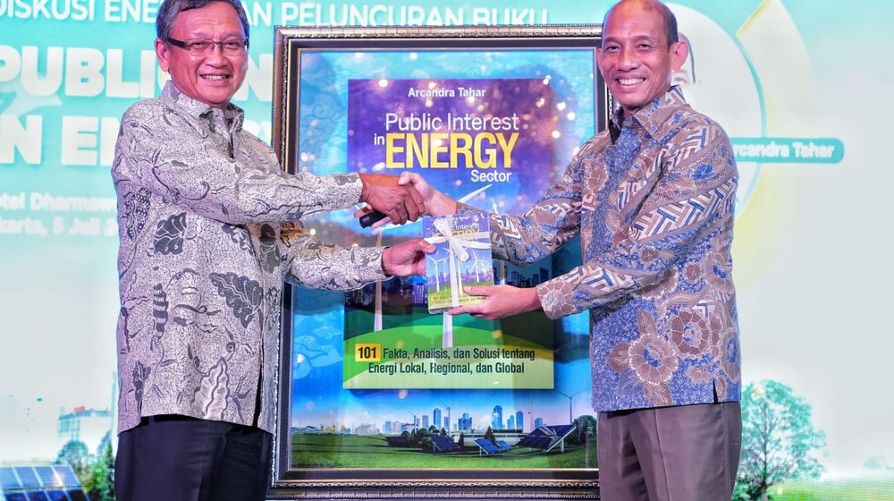 Arcandra Tahar Mempublikasikan Buku Berjudul “Public Interest in Energy Sector” dengan Berbagai Ulasan Tentang Energi Nasional dan Global