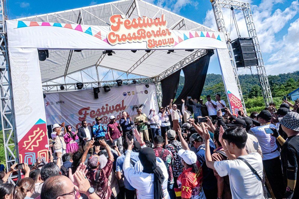 Sandiaga Uno Buka "Festival Crossborder Skouw" 