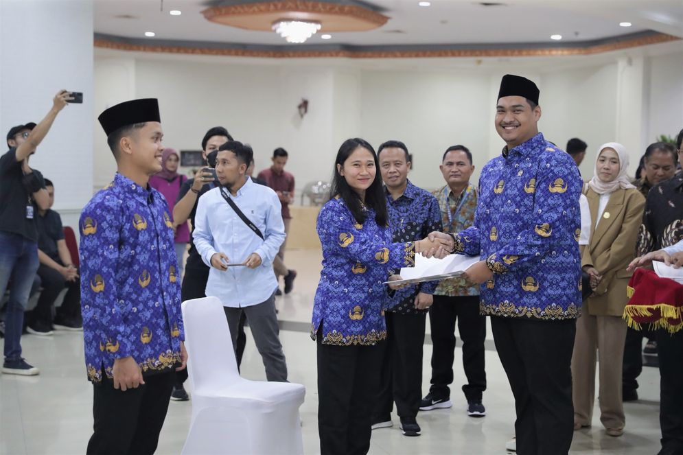 Pilih Karier CPNS atau Karyawan Swasta? Kenali Perbedaan Gajinya