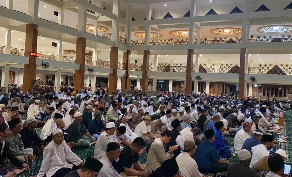 Ribuan warga datang ke BIC untuk mendengarkan tausiyah dalam Tabligh Akbar yang menghadirkan Dr. Muh Shamsi Ali Lc., MA 