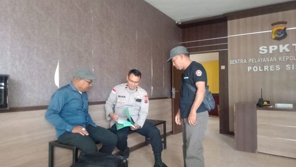 Wartawan Karel Pandu Laporkan GM Obor Mas ke Polres Sikka