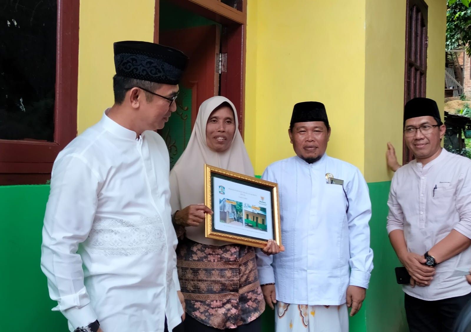  Wali Kota Balikpapan Rahmad Mas'ud, secara langsung meresmikan Program, Rumah Tinggal Layak Huni (RTLH), yang beralamat di Jalan Sepinggan Baru RT 39 Gang Fajar 3 Kelurahan Sepinggan Baru Kecamatan Balikpapan Selatan.