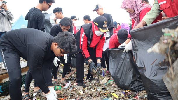 Walikota dan Forkopimda Ikut Serta Bersih-bersih Pesisir Pantai