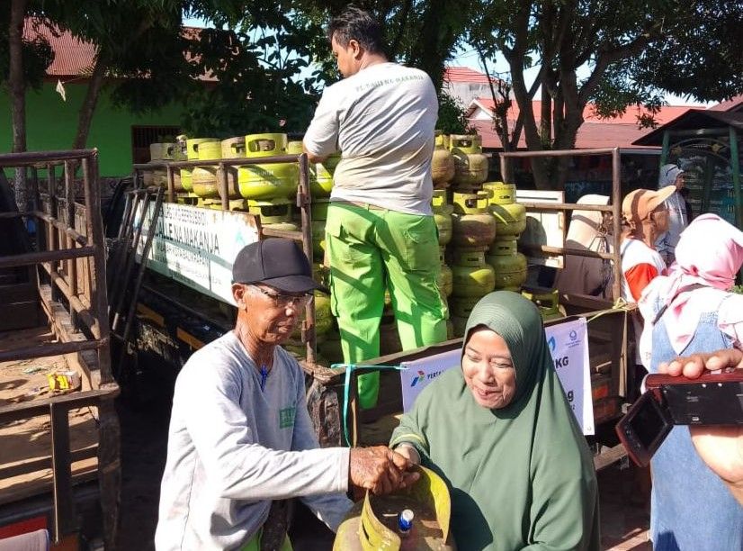 Atasi Kelangkaan LPG 3 Kg, Operasi Pasar Gelontorkan 432 Tabung di Lamaru  