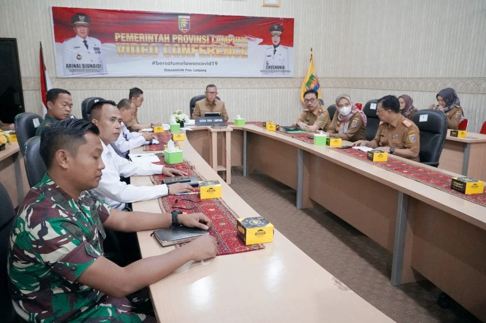 Sekretaris Daerah Provinsi Lampung, Fahrizal Darminto Rapat Koordinasi Pengendalian Inflasi Daerah secara virtual yang dipimpin oleh Menteri Dalam Negeri, Tito Karnavian