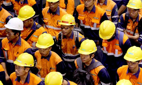 Ilustrasi pekerja dari PT Indika Energy Tbk (INDY).