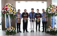 2. PT Hyundai Motors Indonesia dan PT Akbar Mandiri Sejahtera secara bersama meresmikan dua dealer baru PT Hyundai Motors Indonesia yakni Hyundai Kalijaga di Jawa Barat dan Hyundai Kupang di Nusa Tenggara Timur.jpeg