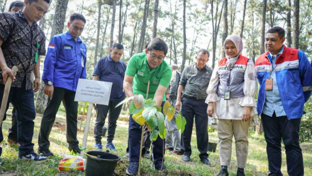 Pertamina Bersama Dinas Kehutanan Sumsel Tanam 600 Bibit Pohon di Taman Wisata Punti Kayu