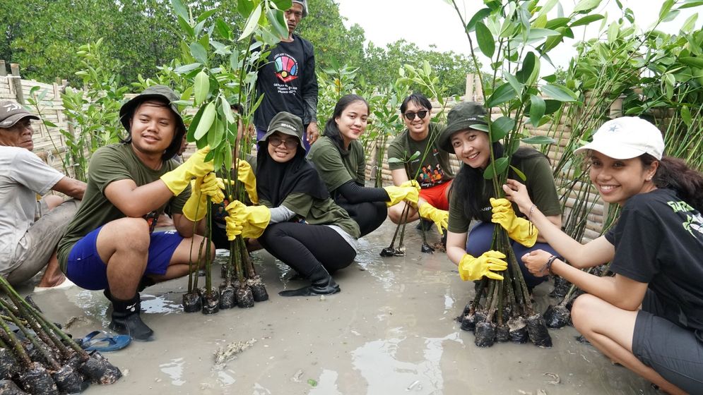 Hari Mangrove Sedunia: Sharp Indonesia Rehabilitasi Ekosistem Karbon Biru, Wujudkan “Sharp Eco Vision 2050” Emisi Nol Bersih Emisi Gas Rumah Kaca