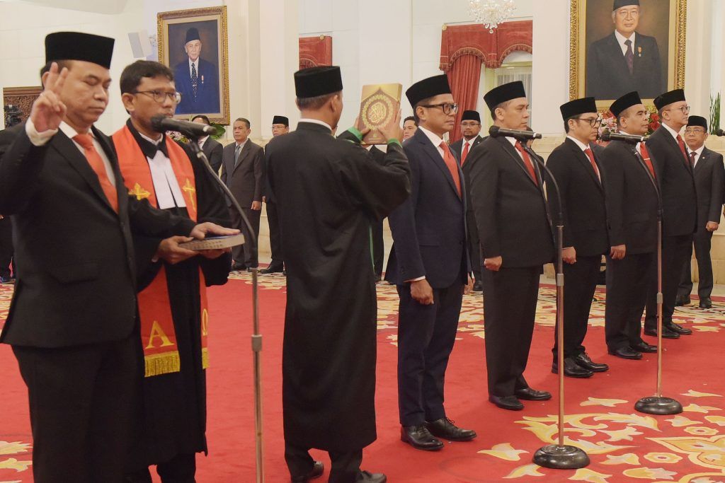Presiden Joko Widodo melantik menteri dan wakil menteri di Istana Negara, Jakarta, Senin 17 Juli 2023.