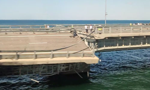 Jembatan Crimea Terputus di Tengah