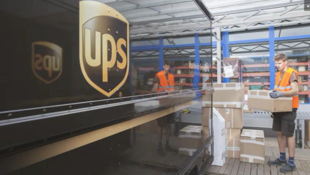 Ribuan Buruh UPS Perusahaan di AS Mogok Kerja, Ada Apa?