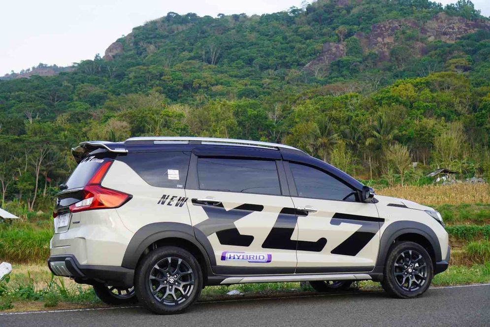 Selama Juni 2023 lalu secara keseluruhan, penjualan New XL7 hybrid yang belum lama diluncurkan langsung memimpin penjualan dalam kategori mobil penumpang dengan capaian sebesar 15% dari total penjualan ritel Suzuki. 