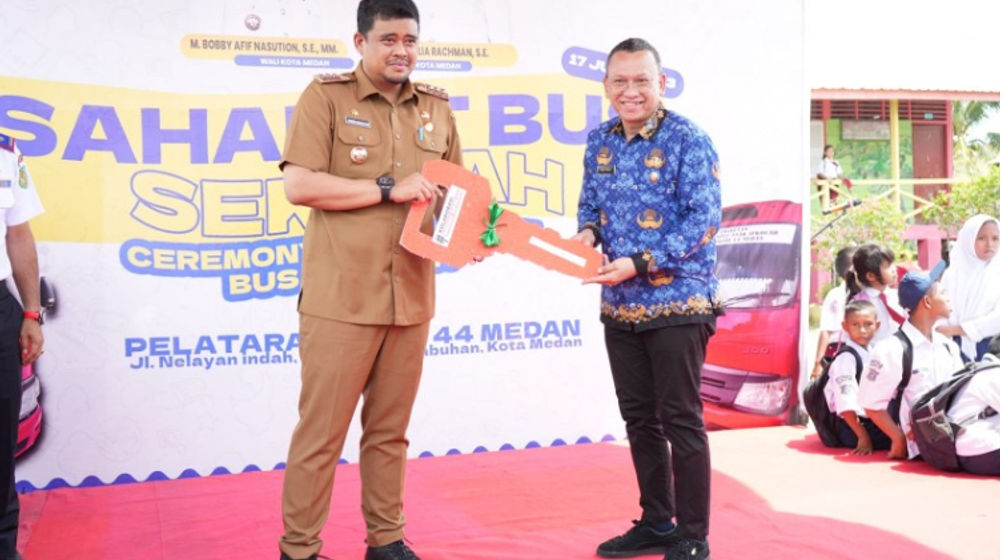 Bobby Nasution Serahkan 3 Unit Bus