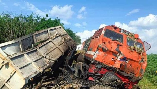 KA Kuala Stabas Tanjungkarang - Baturaja Ditabrak Truk Bermuatan Tebu