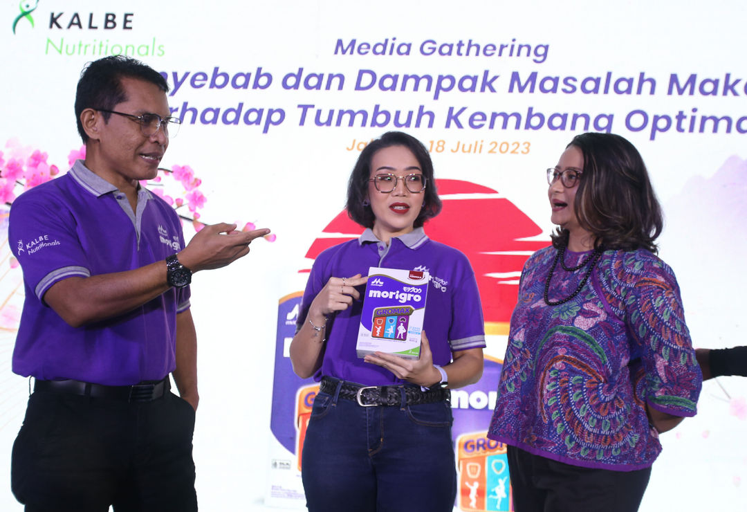 Head of Medical KALBE Nutritionals dr. Muliaman Mansyur - Business Unit Head Morinaga GUM KALBE Nutritionals Junita, - Psikolog Anak Lembaga Psikologi Terapan Universitas Indonesia Vera Itabiliana S. Psi. berbincang saat peluncuran varian baru Morinaga Morigro yang bertujuan membantu melindungi dan mengoptimalkan nutrisi anak, sehingga tumbuh kembangnya tidak terganggu karena susah makan. Foto : Panji Asmoro/TrenAsia
