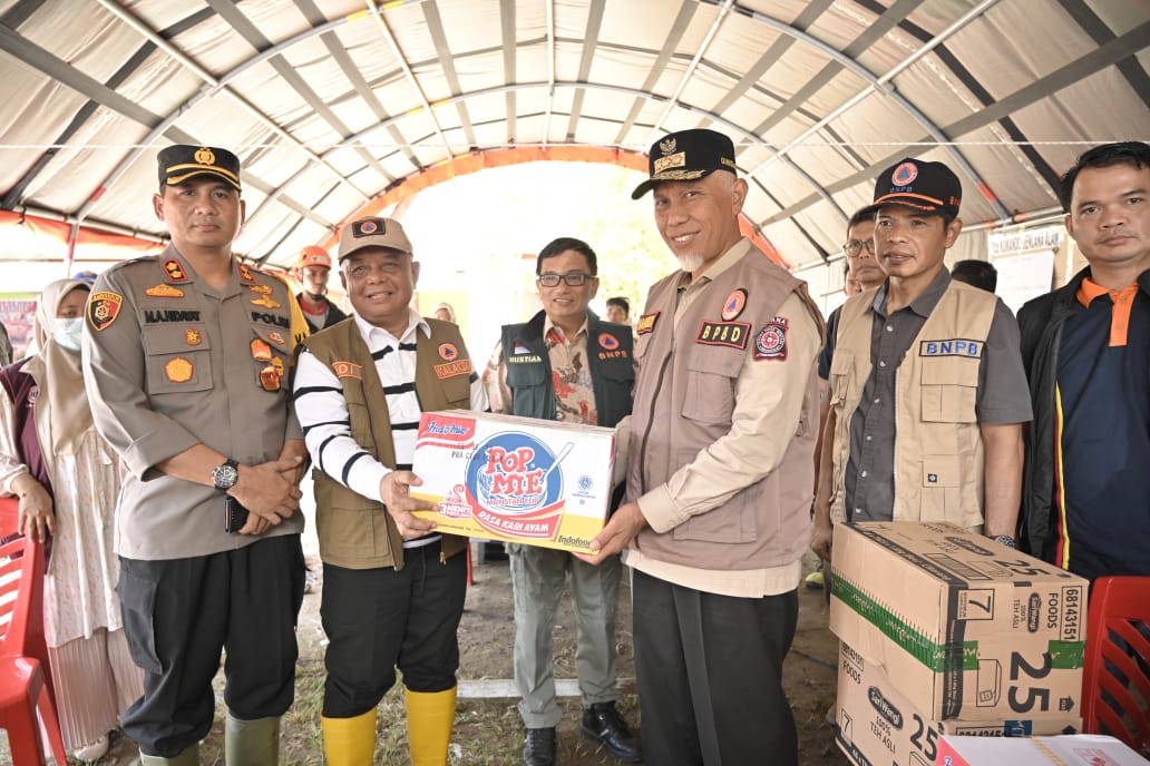 Pemerintah Provinsi Sumbar beri bantuan banjir padang