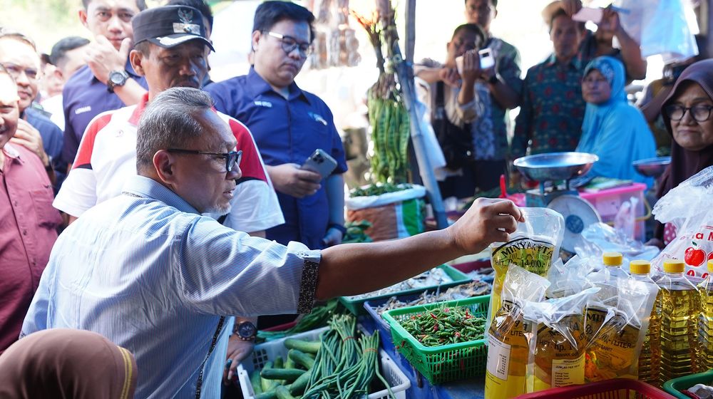 Mendag Tinjau Kebutuhan Pokok di Lampung.jpg