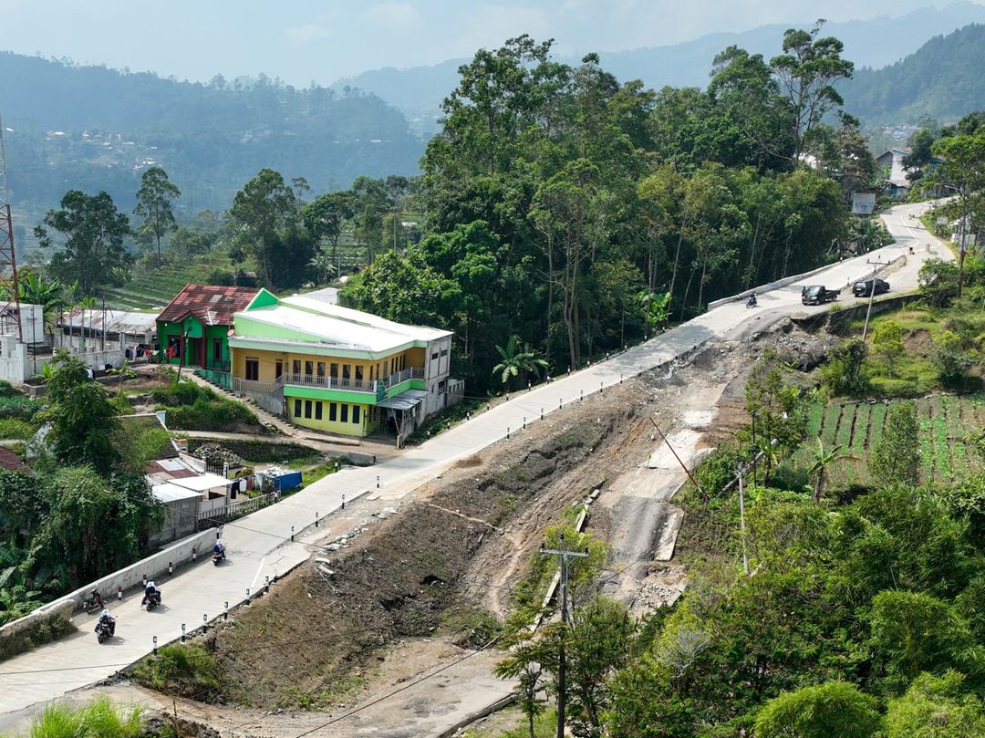 Jalan Provinsi Bumiayu-Sirampog Brebes Jateng.