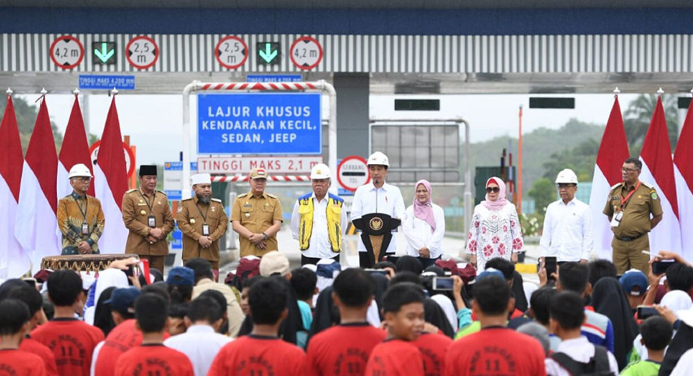 Presiden Joko Widodo resmikan jalan tol ruas Bengkulu-Taba Penanjung pada hari Kamis, 20 Juli 2023, di Gerbang Tol Bengkulu-Taba Penanjung, Kota Bengkulu, Provinsi Bengkulu. 