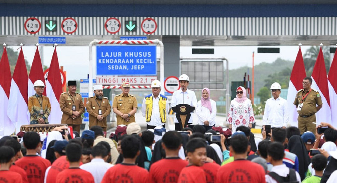 Presiden Joko Widodo resmikan jalan tol ruas Bengkulu-Taba Penanjung pada hari Kamis, 20 Juli 2023, di Gerbang Tol Bengkulu-Taba Penanjung, Kota Bengkulu, Provinsi Bengkulu. 