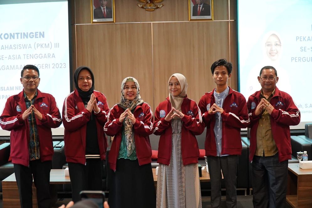 Rektor UIN Raden Fatah Lepas 97 Kontingen Pekan Kreativitas Mahasiswa ke Jambi