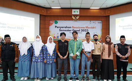 Lazismu UMY Salurkan Beasiswa Mentari untuk 30 Pelajar di Yogyakarta 