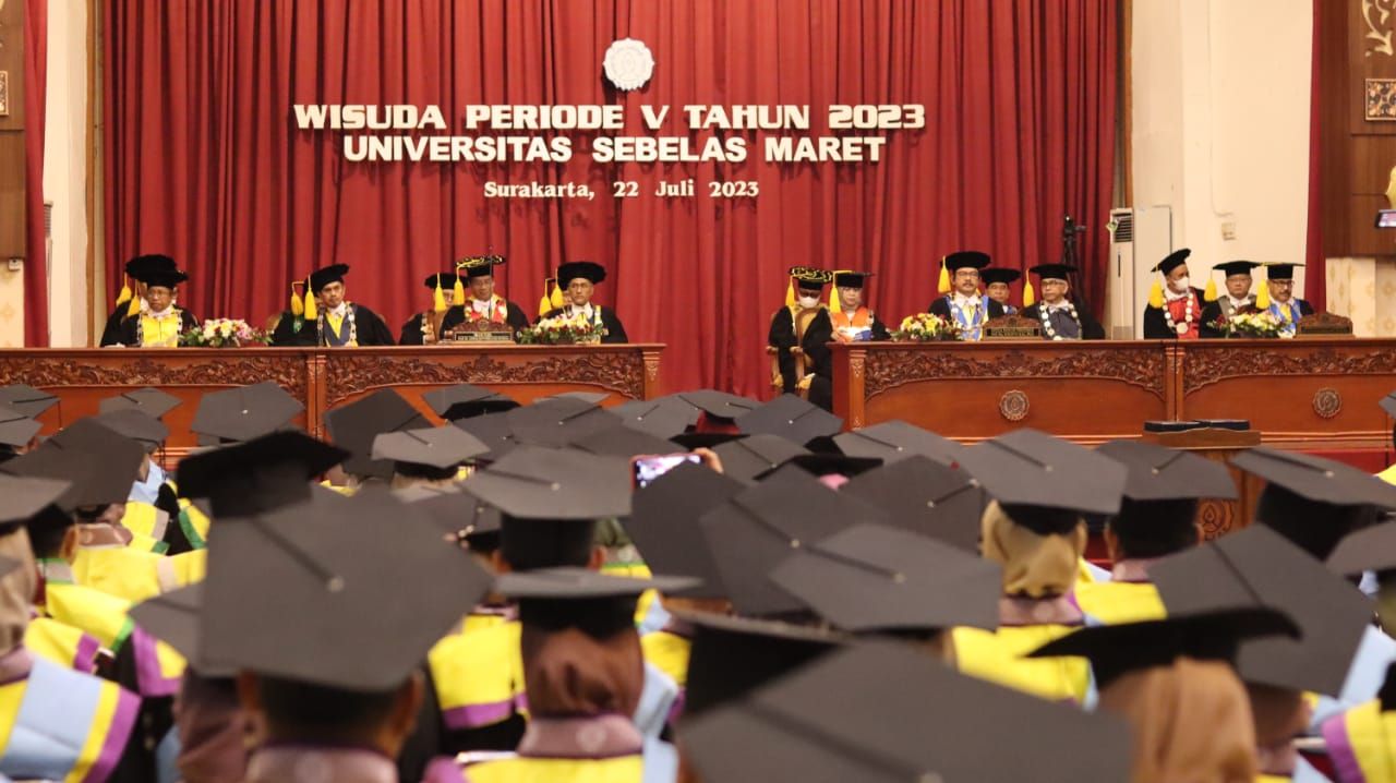 Wisuda Periode V Tahun 2023 UNS, Rektor Prof Jamal Minta Lulusan Harus ...