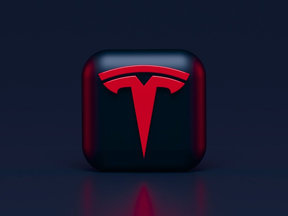 Ilustrasi logo Tesla