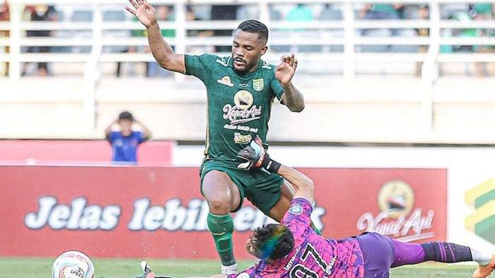 Paulo Victor mencetak gol penyama kedudukan melawan Rans