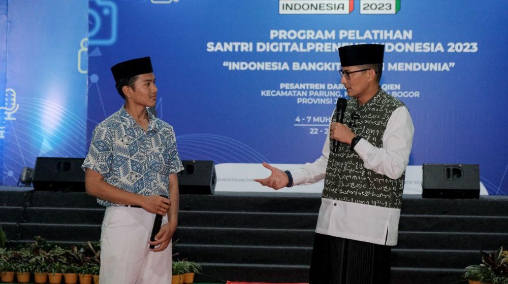 Jadi Penggerak Ekonomi Kreatif, Menparekraf Ikut Dorong Santri Manfaatkan AI 