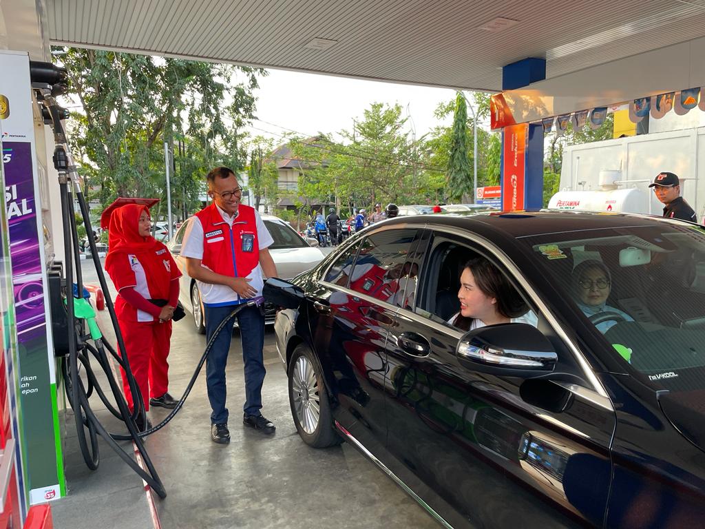Pertamax Green 95 hadir di 10 SPBU di Surabaya dengan harga Rp 13.500 per liter.