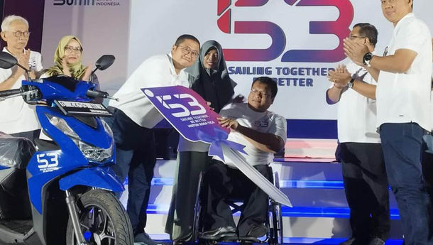 Jamkrindo Bagikan Motor ke Penyandang Disabilitas dalam Rangka HUT ke-53