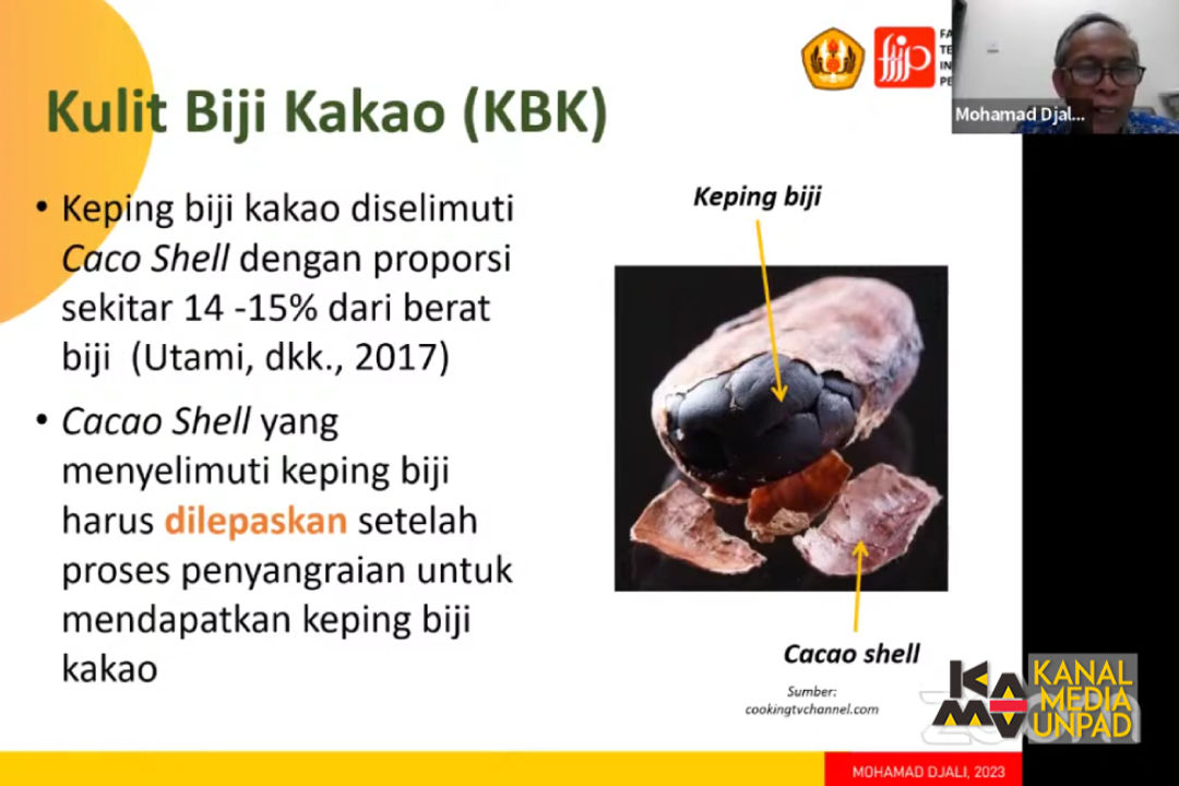 Guru Besar Fakultas Teknologi Industri Pertanian Universitas Padjadjaran Prof. Dr. Ir. Mohamad Djali, M.S., menjadi pembicara dalam diskusi Satu Jam Berbincang Ilmu “Profil Cacao Shell sebagai Bahan Pangan Fungsional” yang diselenggarakan Dewan Profesor Unpad secara daring,