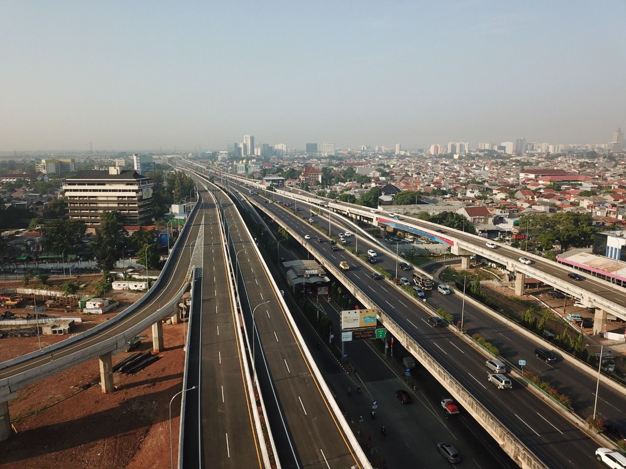 Jalan Tol Bekasi – Cawang – Kampung Melayu sepanjang 16,77kilometer yang dikelola oleh PT KKDM