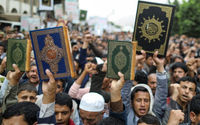 Orang-orang Berdemonstrasi Menentang Penodaan Al-Qur'an di Denmark