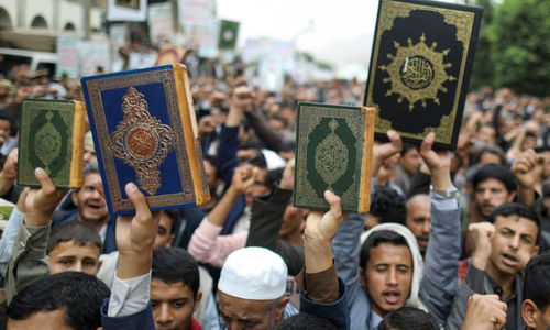 Orang-orang Berdemonstrasi Menentang Penodaan Al-Qur'an di Denmark