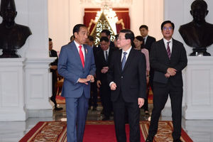 Presiden Joko Widodo dan Chief Executive Hong Kong, John Lee.png