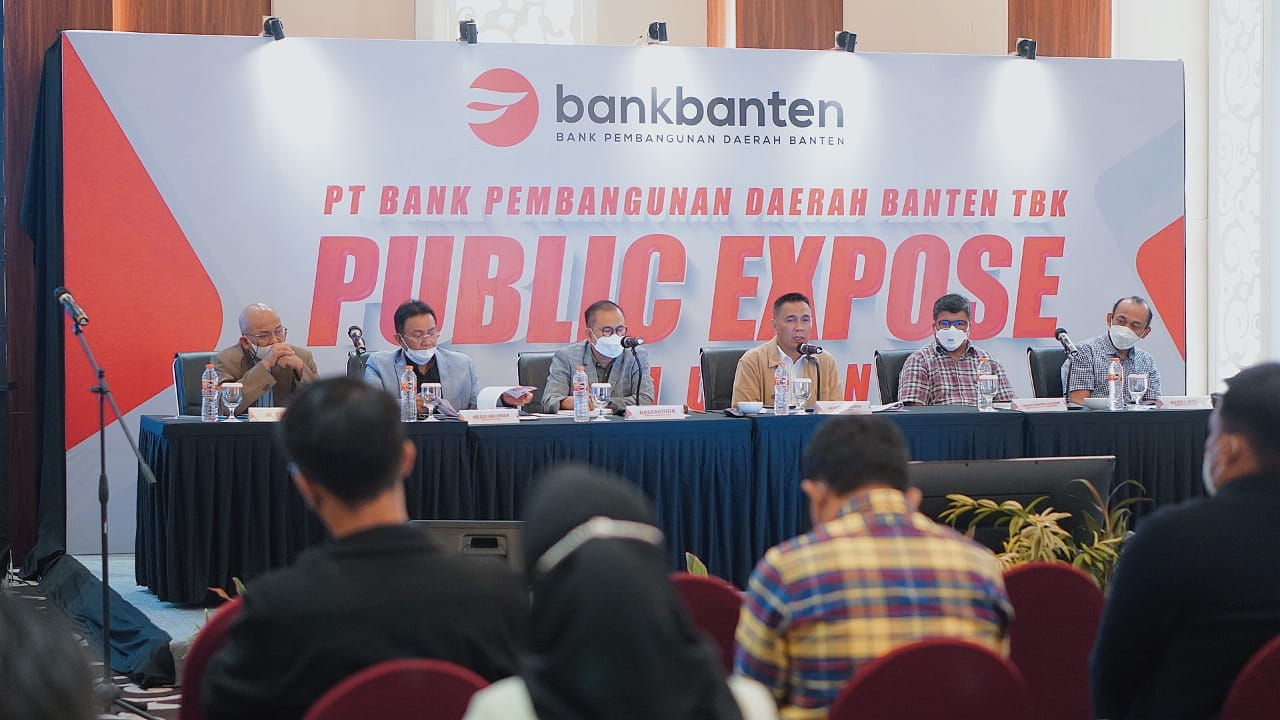 Direksi dan Komisaris Bank Banten di Acara Public Expose Perseroan Tahun 2021. 