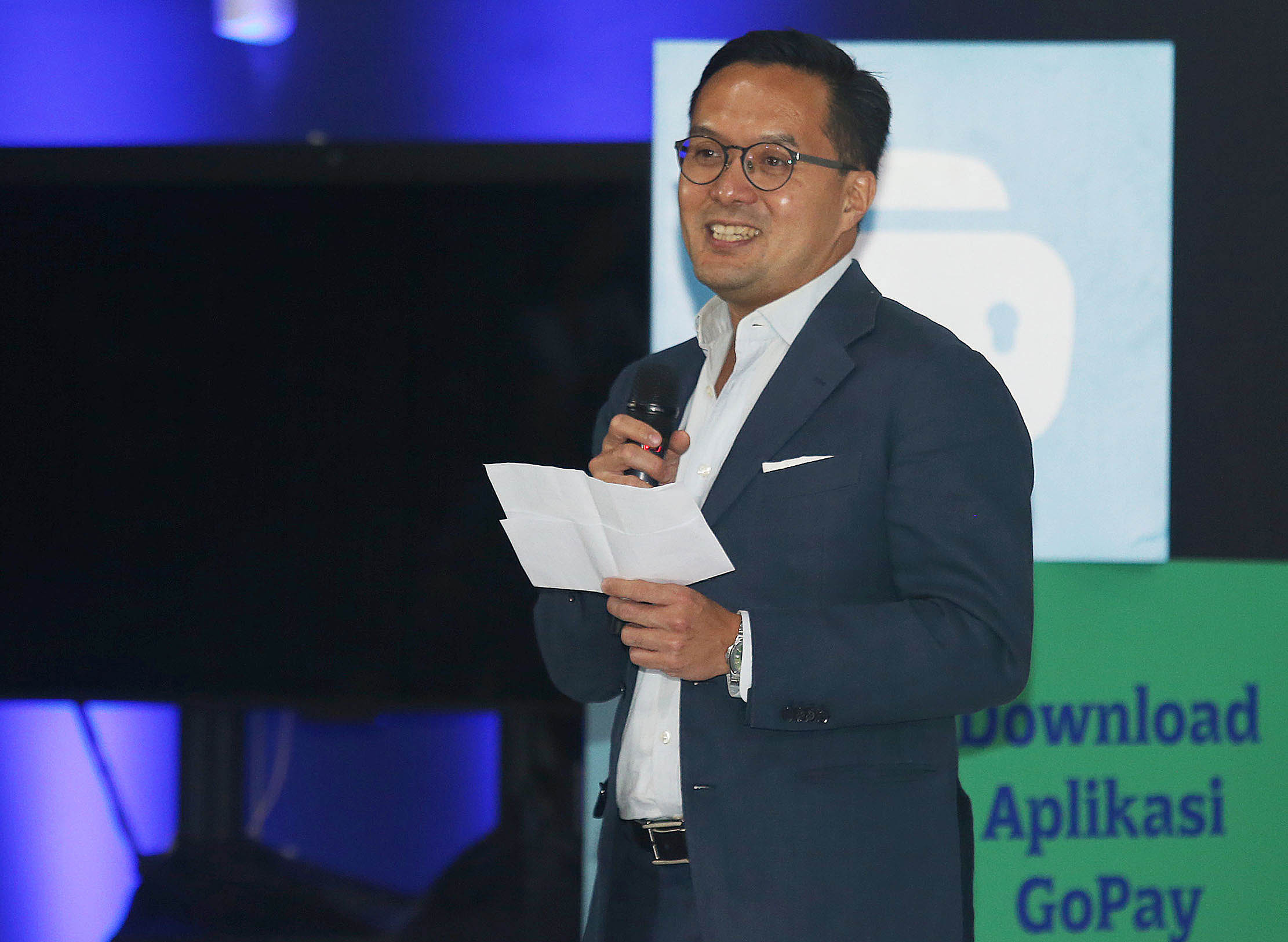  CEO Grup GoTo Patrick Walujo memberikan sambutan saat peluncuran aplikasi GoPay di Jakarta, Rabu 26 Juli 2023. Foto : Panji Asmoro/TrenAsia