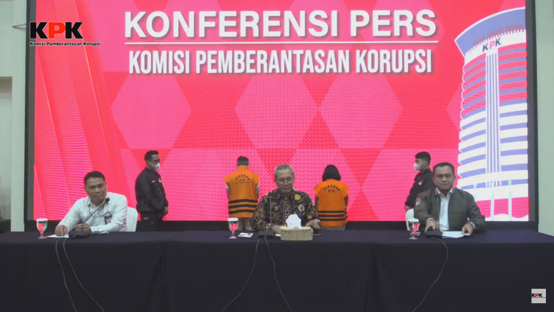 Konferensi Pers KPK terkait dengan dugaan kasus korups pengadaan alat pendeteksi korban reruntuhan di Basarnas