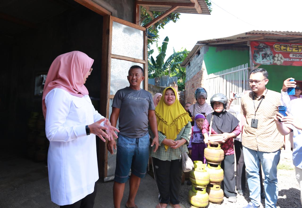 Toko Kelontong Kehabisan Stok, Bupati Banyuwangi Bersama Pertamina Cek Kelangkaan LPG
